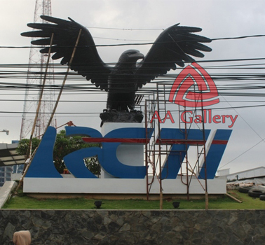 Pembuatan dan Pemasangan Patung Elang RCTI Pembuatan dan Pemasangan Patung Elang RCTI
